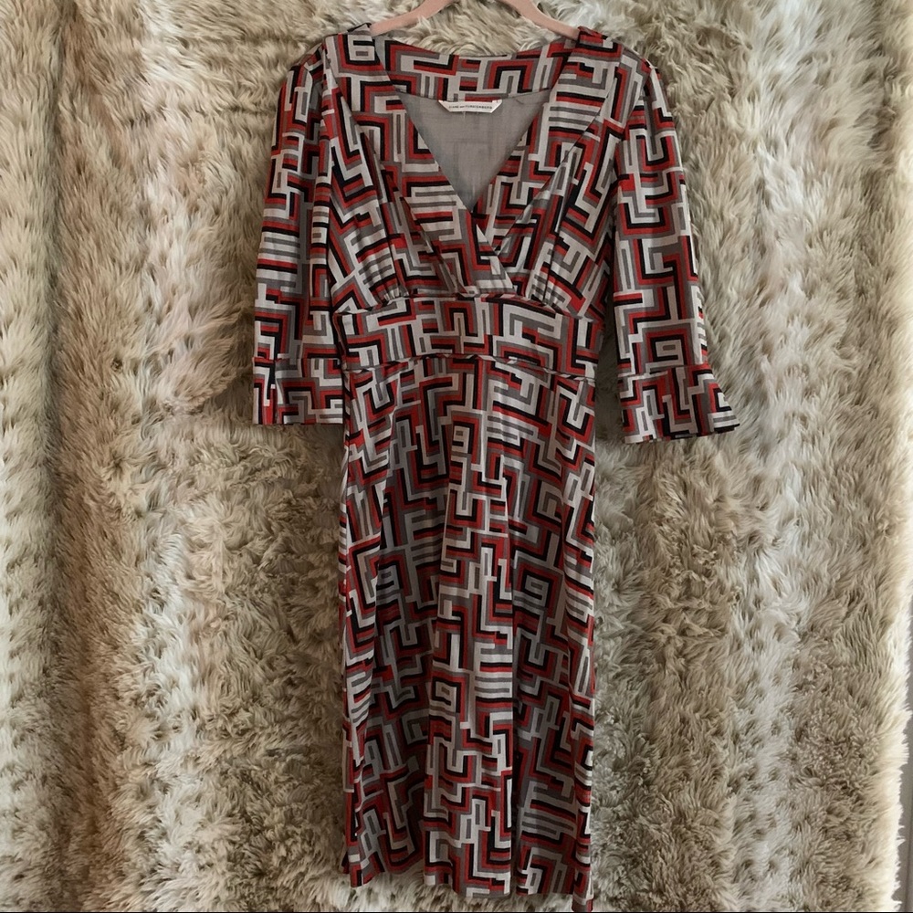 Vintage DVF dress. Slim fit. Red, navy, grey
